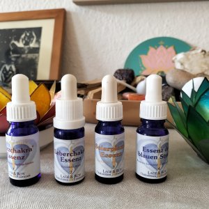 CHAKRABLÜTENESSENZEN